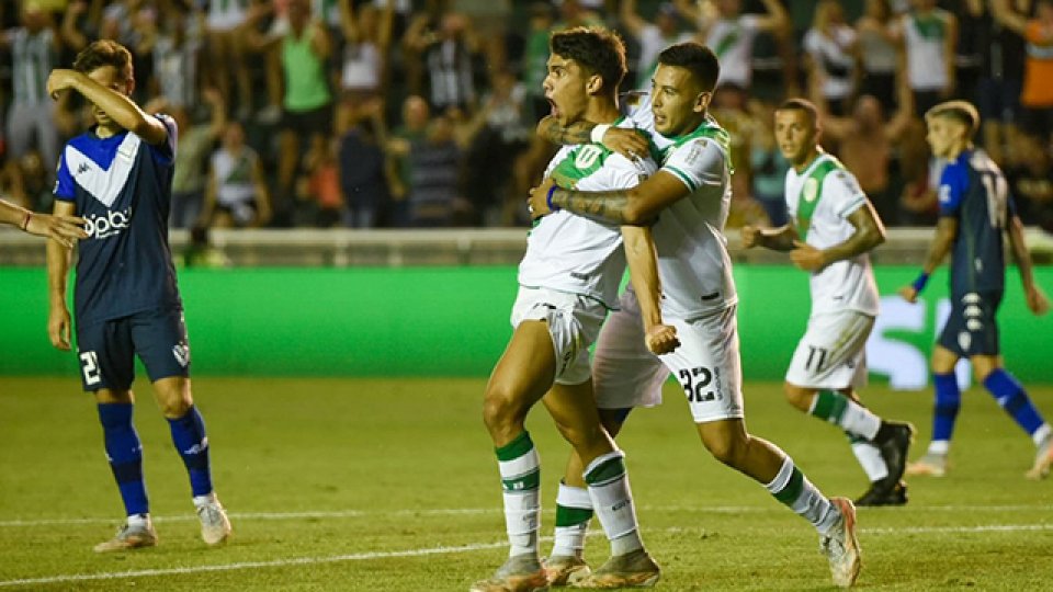 Banfield, en el debut de Dabove, bajó a Vélez.