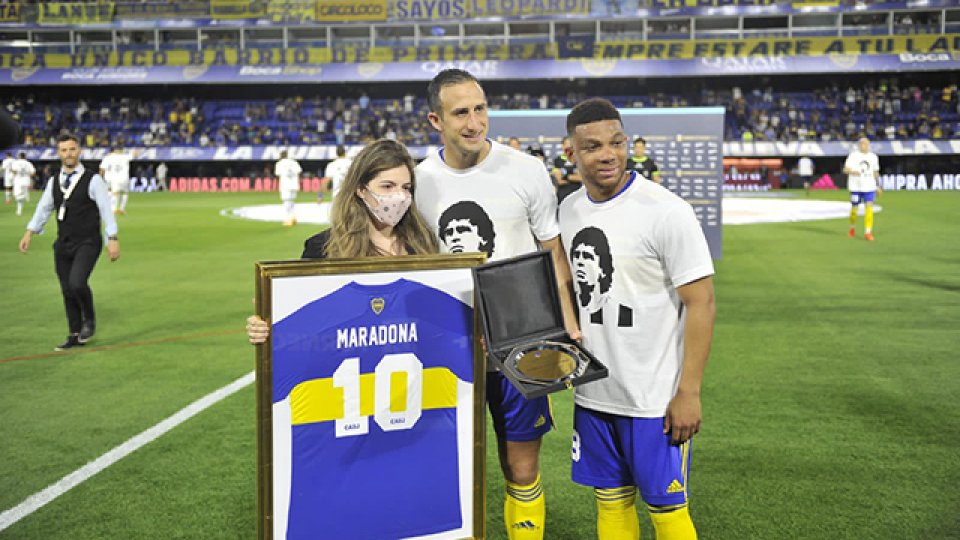 Emocionante homenaje a Diego en la Bombonera.