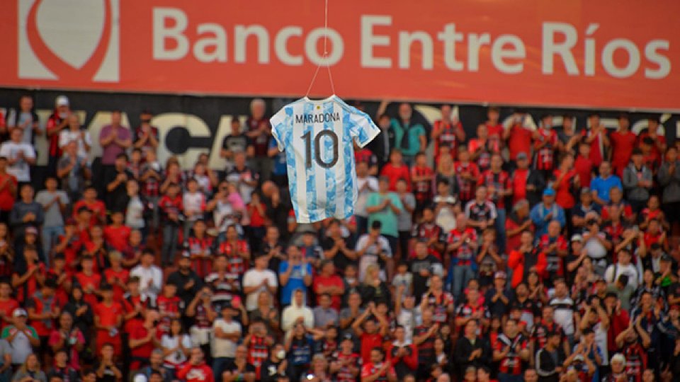 El equipo paranaense volvió al triunfo en el Grella.