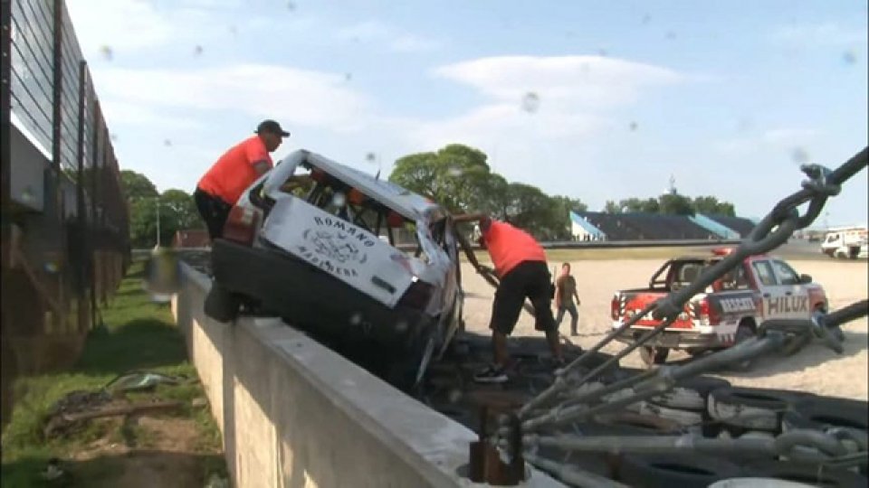 Vuelco en el G&aacute;lvez. (Foto: Gustavo Bordenave)