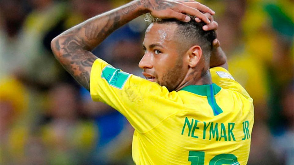 Neymar padece molestias musculares y está descartado para jugar ante Argentina.