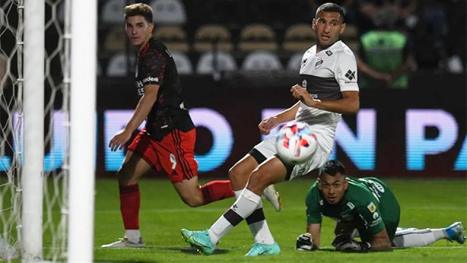 River le ganó a Platense en Vicente López y quedó a un paso del título.