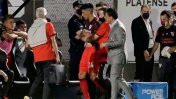 Video: Enzo Pérez sufrió una dura lesión en el codo y se perdería lo que resta del torneo
