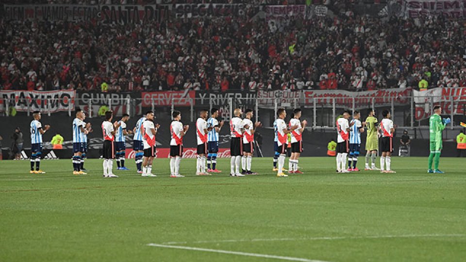 El Monumental recordó a Diego Armando Maradona a un año de su muerte.