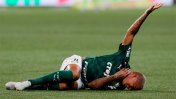 Video: un futbolista del Palmeiras fingió ser agredido por el árbitro en pleno partido