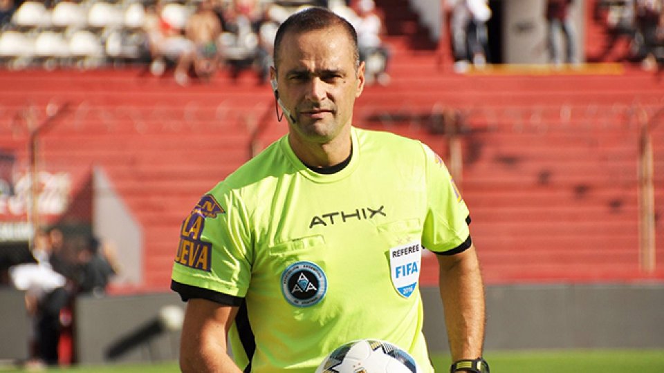 Echaron del arbitraje argentino a Diego Abal tras el gol mal anulado en la Liga. Echaron del arbitraje argentino a Diego Abal tras el gol mal anulado en la Liga.