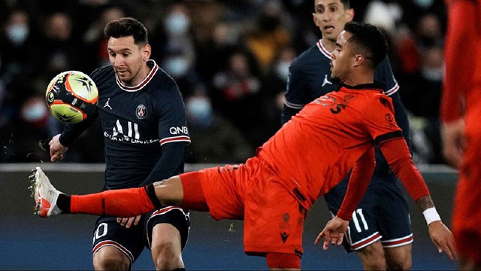 Lionel Messi estrenó el Balón de Oro pero el PSG empató sin goles ante Niza.