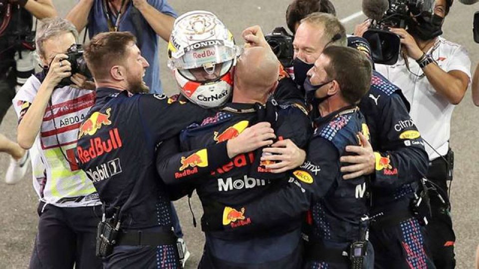 Max Verstappen, nuevo campe&oacute;n de la F&oacute;rmula 1 tras una incre&iacute;ble &uacute;ltima vuelta.