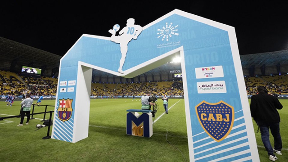 El homenaje a Maradona en el amistoso entre Boca y Barcelona.