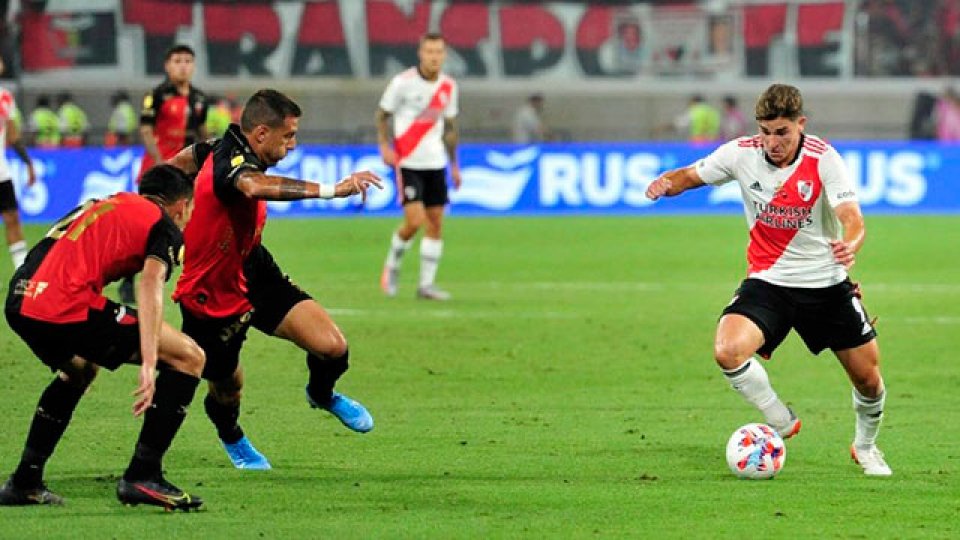 River goleó a Colón de Santa Fe y se quedó con el Trofeo de Campeones.
