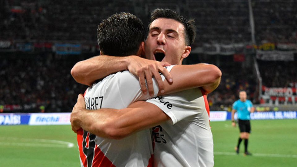 River goleó a Colón de Santa Fe y se quedó con el Trofeo de Campeones.