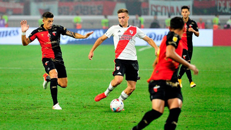 River goleó a Colón de Santa Fe y se quedó con el Trofeo de Campeones.