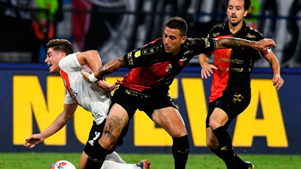 River goleó a Colón de Santa Fe y se quedó con el Trofeo de Campeones.