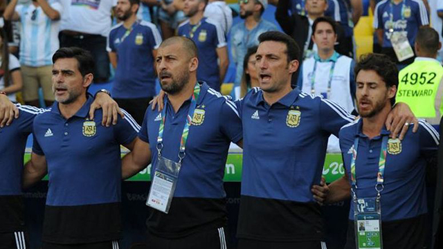 Roberto Ayala y la posibilidad de que el Kun Agüero forme para de la Selección.
