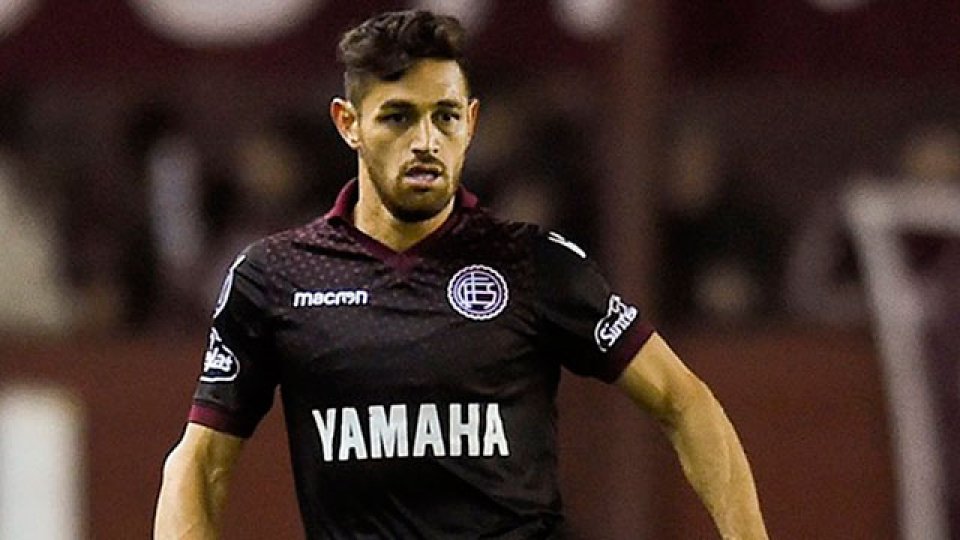Lautaro Acosta, jugador de Lanús, recibió una dura sanción.