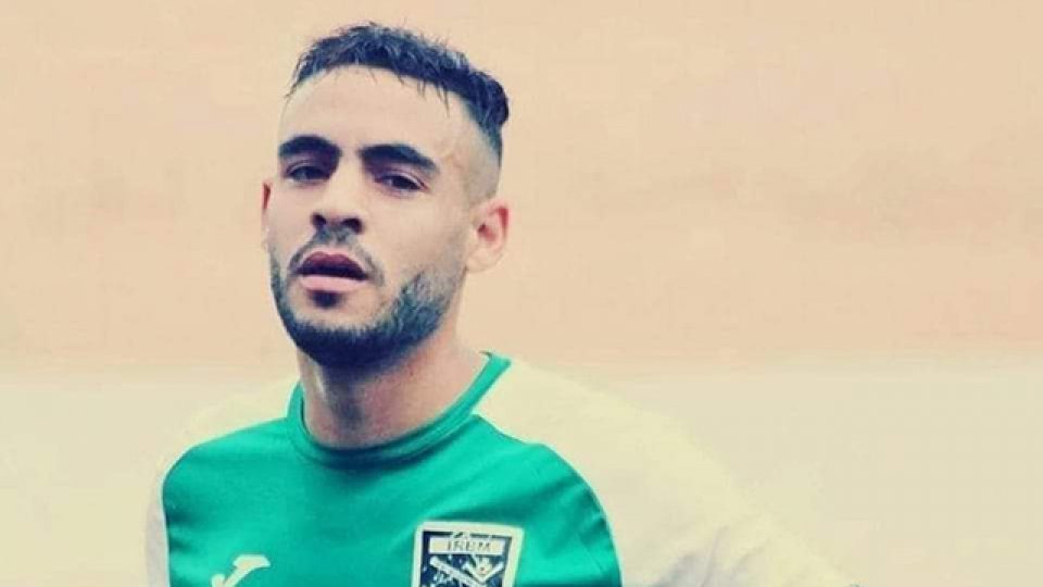 Murió un jugador en pleno partido de la segunda división de Argelia.
