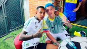 Una nueva polémica de Sebastián Villa: posó con una camiseta del Santos