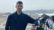 Conflicto en Australia: Djokovic llegó a Melbourne y no lo dejan entrar al país