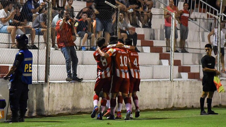 Atlético Paraná ganó y sacó ventaja ante Belgrano. (Foto: El Diario)