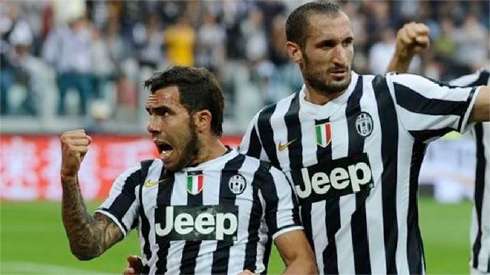 Bonucci y Chiellini recordaron a Tevez.