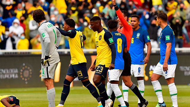 Ecuador y Brasil empataron en un duelo con muchas polémicas.