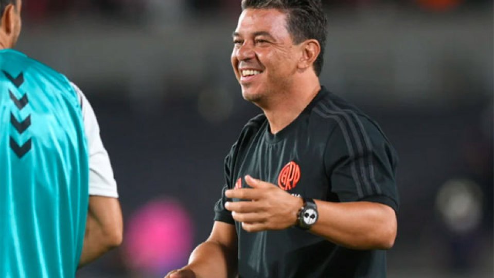 "No nos bajamos del mercado", dijo el DT de River.