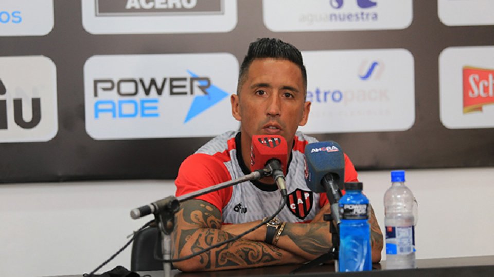 Barrios brindó su primera conferencia de prensa como jugador de Patronato.