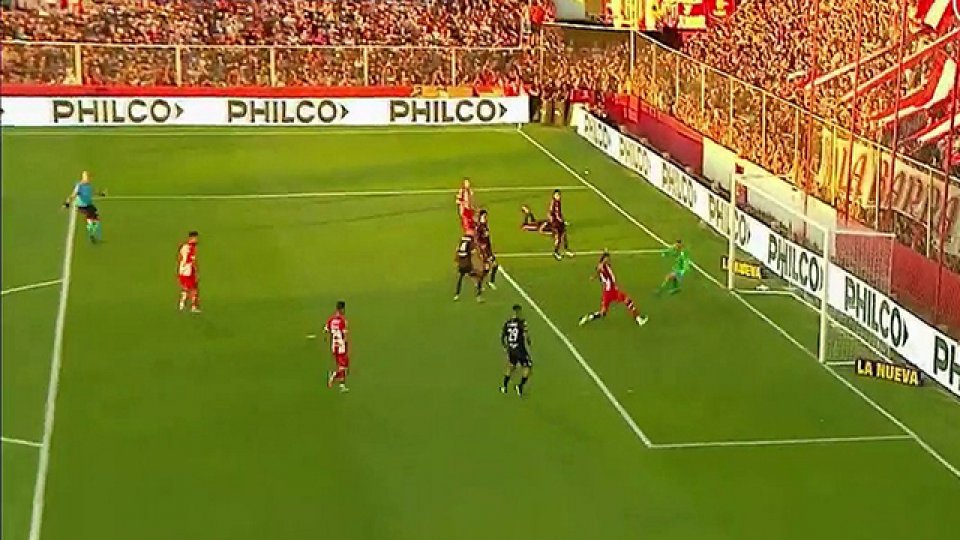 El insólito gol que Unión erró ante River.