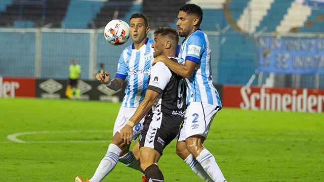 Por una jugada polémica Atlético Tucumán le empató a Platense sobre el final.