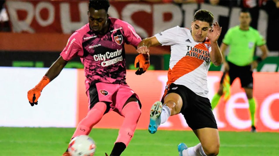 River no perdonó los errores y venció a Newells.