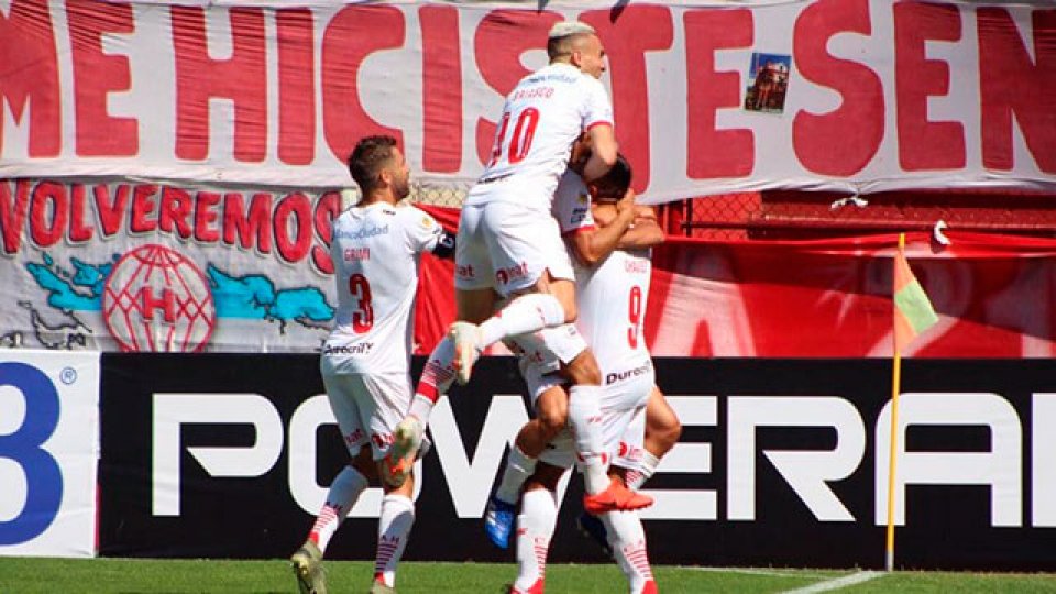 Huracán recibe a Vélez.