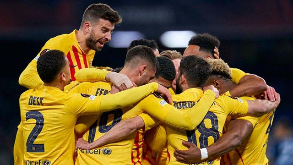 Barcelona goleó a Napoli para acceder a los octavos de la Europa League.