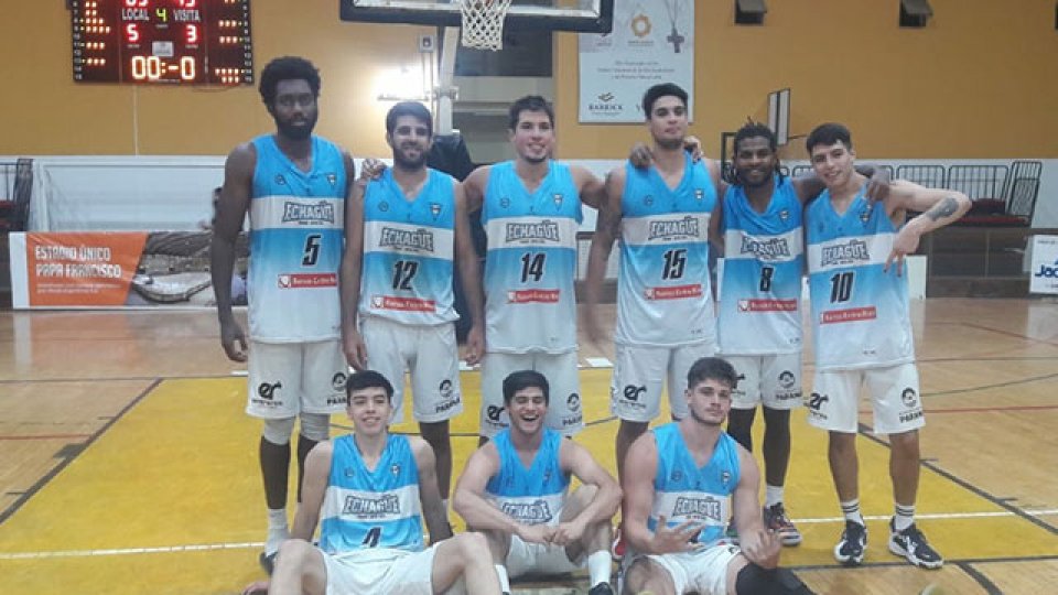 Echagüe recibe a Estudiantes de Tucumán por la Liga Argentina de Básquet.