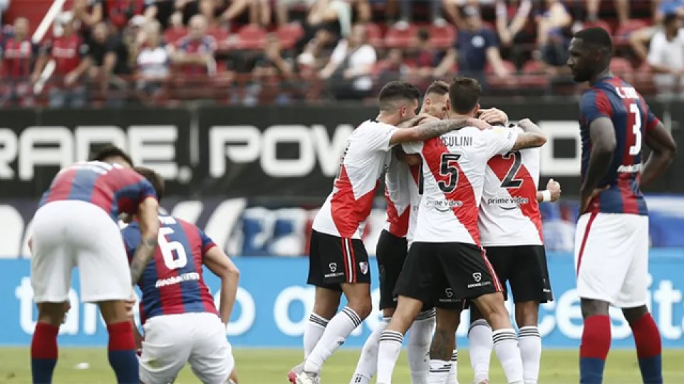 River ganó el clásico y es líder.