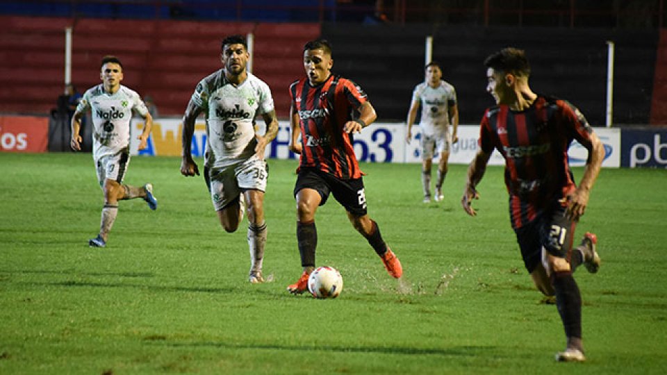 El Santo no logra salir de perdedor en el certamen argentino.