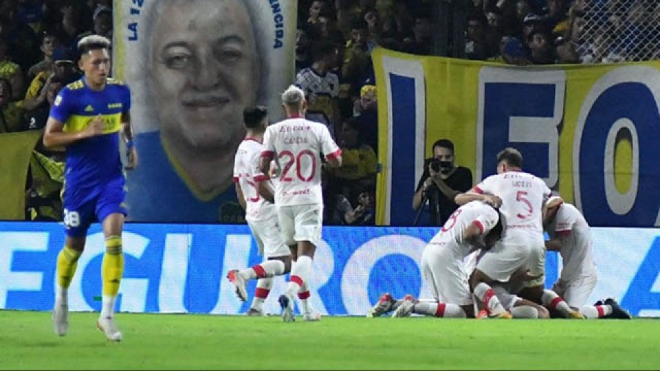 Boca cayó con Huracán en su regreso a la Bombonera.