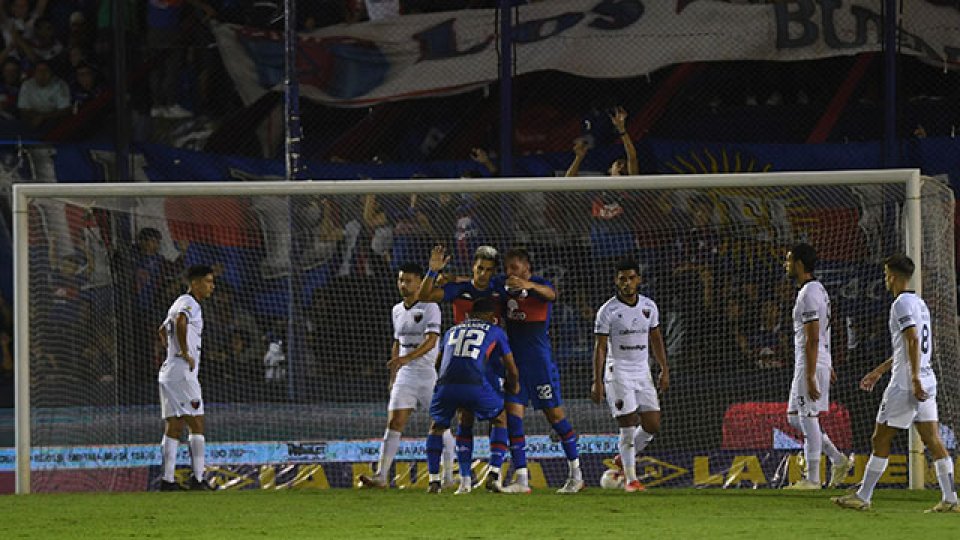 Tigre frenó el buen andar de Colón y le ganó en el cierre de la fecha.