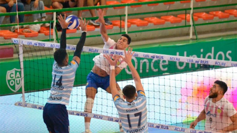 Paracao arrancó el último Tour de la Liga de Voleibol con derrota.