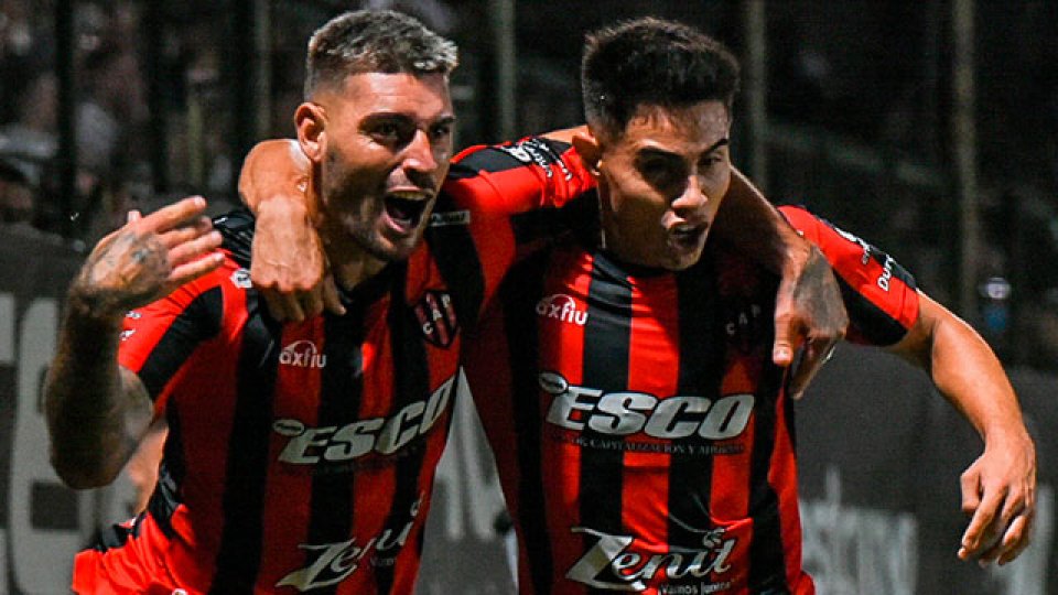 Patronato le ganó a Platense y festejó por primera vez en el debut de Sava.