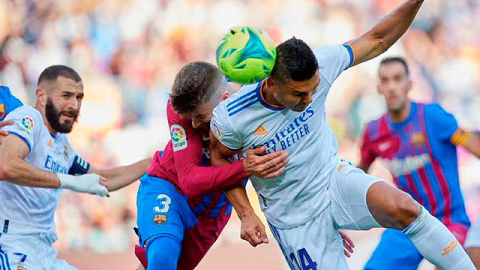 Real Madrid recibirá a un ascendente Barcelona en el clásico de España.