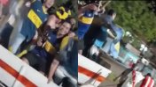 Video: hinchas de River cumplen con una tradicional apuesta y tiran una carreta con fanáticos de Boca