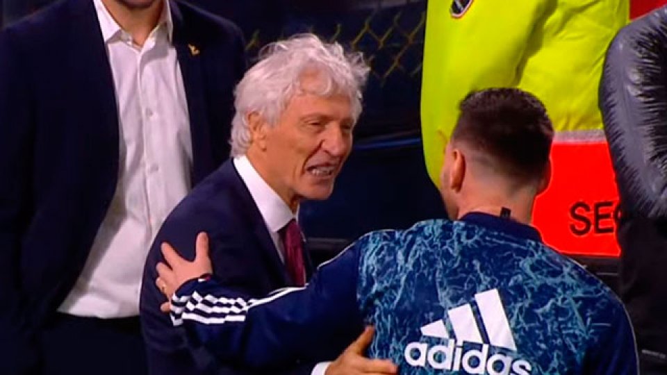José Pekerman se abrazó con Messi y fue ovacionado en la Bombonera.