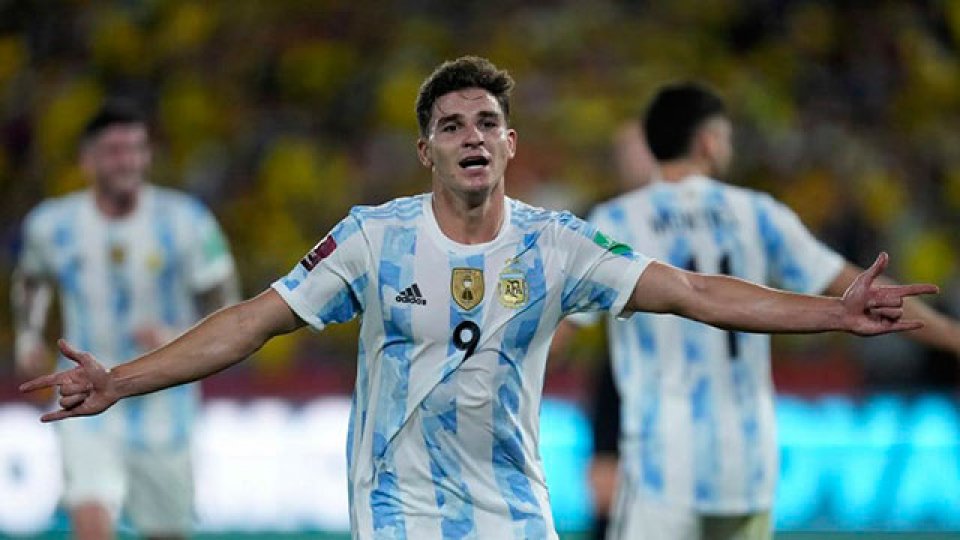 Argentina cerró las eliminatorias con un empate con polémica frente Ecuador.