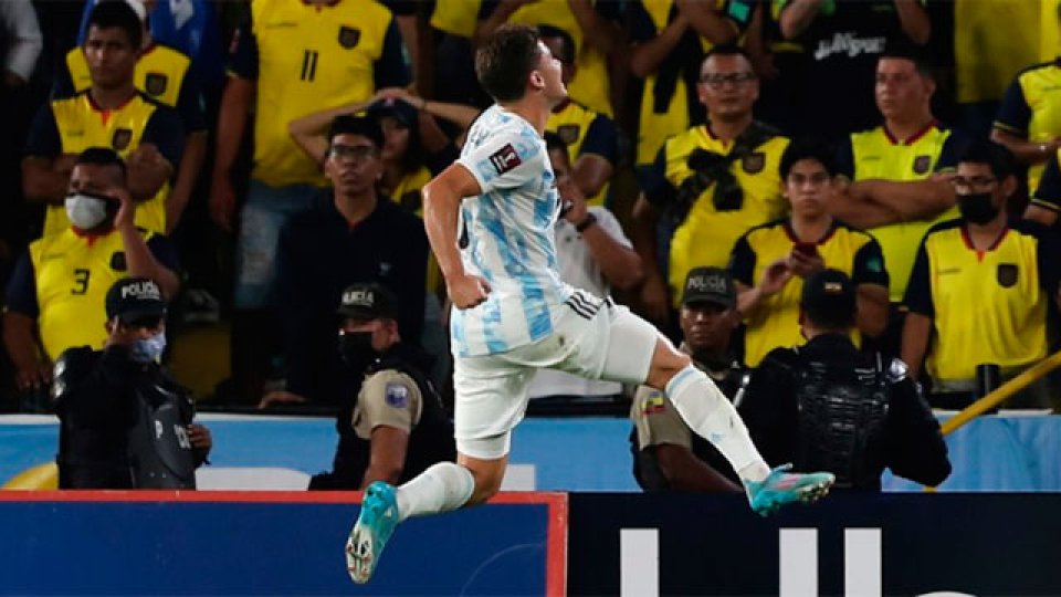 Argentina cerró las eliminatorias con un empate con polémica frente Ecuador.
