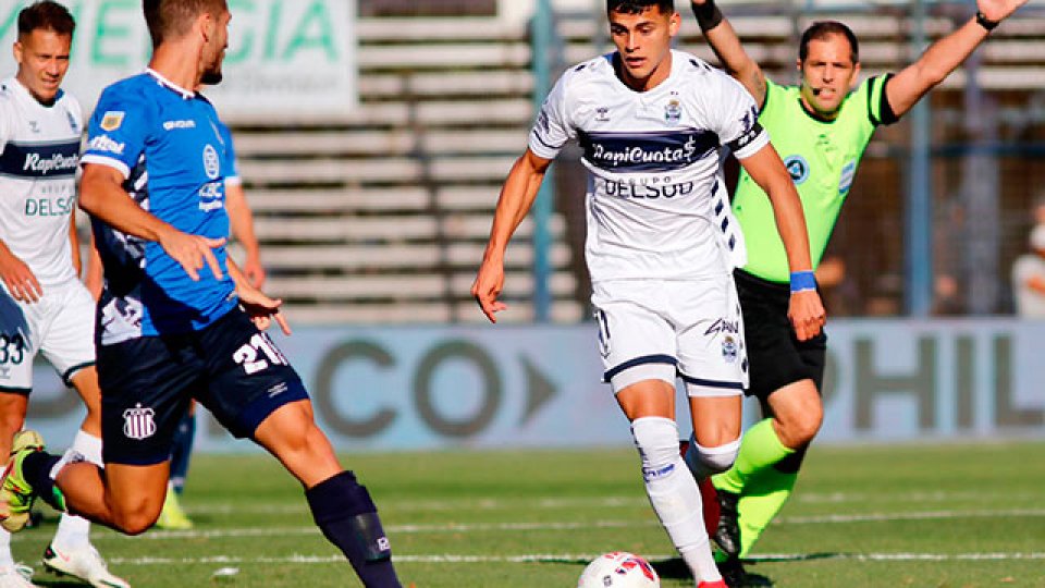 Gimnasia se lo dio vuelta a Talleres y festejó como local por la Copa de la Liga