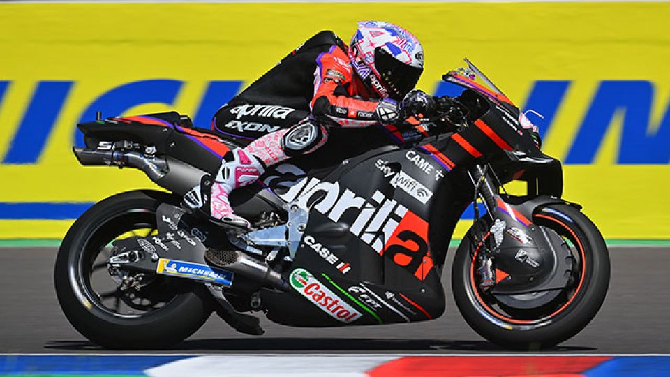 Aleix Espargaró se quedó con la "pole" e buscará su primera victoria en MotoGP.