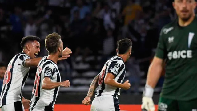 Talleres debutó en la Libertadores con un triunfo sobre Universidad Católica.