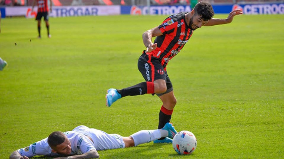 Patronato no pudo con Banfield en el Grella. (@ClubPatronatoOf)