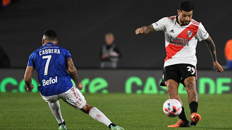 En un partido vibrante, River Plate goleó 4-2 a Argentinos Juniors.