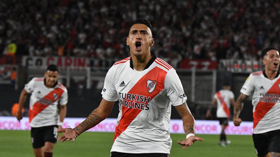 En un partido vibrante, River Plate goleó 4-2 a Argentinos Juniors.